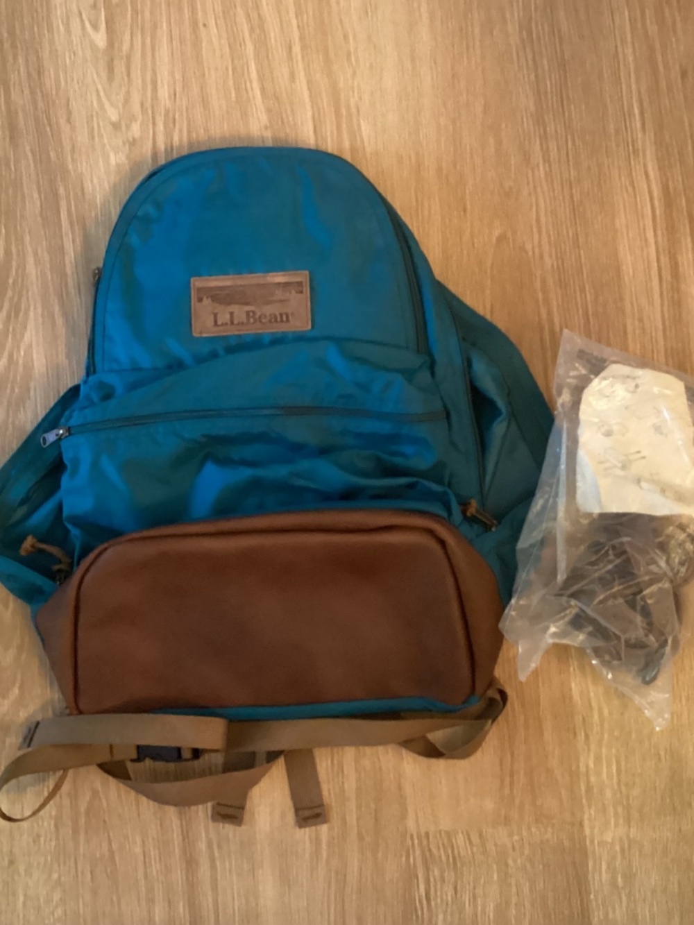 L.L. Bean Backpack & Leather Blanket Strap Bedroll Hiking Outdoor Green Leather - Picture 8 of 14